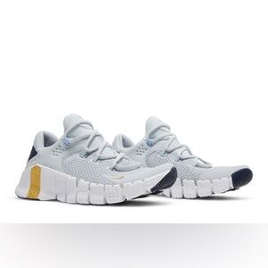 Nike Women’s Free Metcon 4 in Pure Platinum Metallic Gold Coin Size 9 NIB